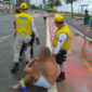 Homens entram em luta corporal e são detidos por agentes do Ronda no Bairro, em Jacarecica