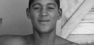 Promessa do surfe, jovem que vivia em situação de rua é morto a tiros em Maceió