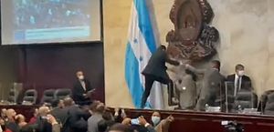 Parlamentares trocam socos e empurrões no Congresso de Honduras; vídeo