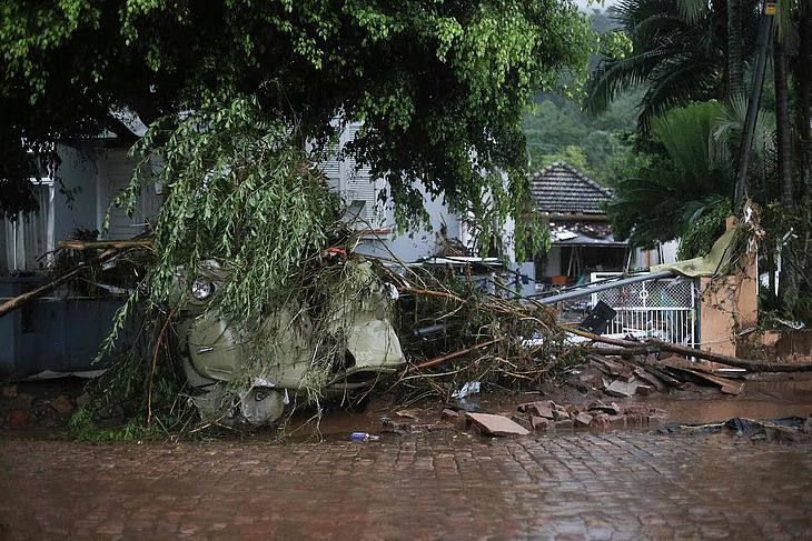 Temporal deixa áreas destruídas em Sinimbu, no Vale do Rio Pardo, no interior gaúcho