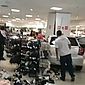 Carro causa destruição ao invadir loja em shopping de Salvador