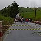 Família fica ilhada em Ibateguara após estrada interditada impedir socorro dos Bombeiros
