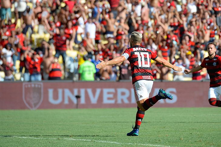 Diego comemora o gol sobre o Bangu na estreia do Carioca 2019