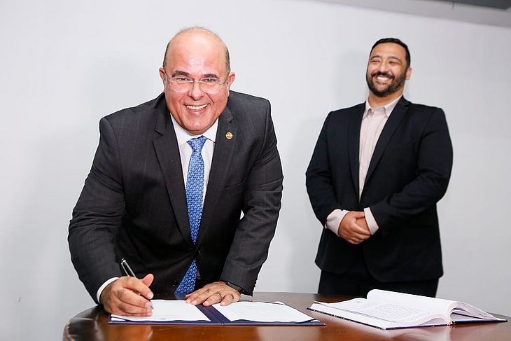Fernando Tourinho e o secretário-chefe do Gabinete Civil, Felipe Cordeiro