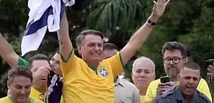 "Nenhum mal é eterno": Bolsonaro reúne milhares em ato e fala em 'abuso de alguns' no país