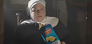 Vídeo: propaganda que mostra freiras comendo batatas durante a comunhão gera revolta