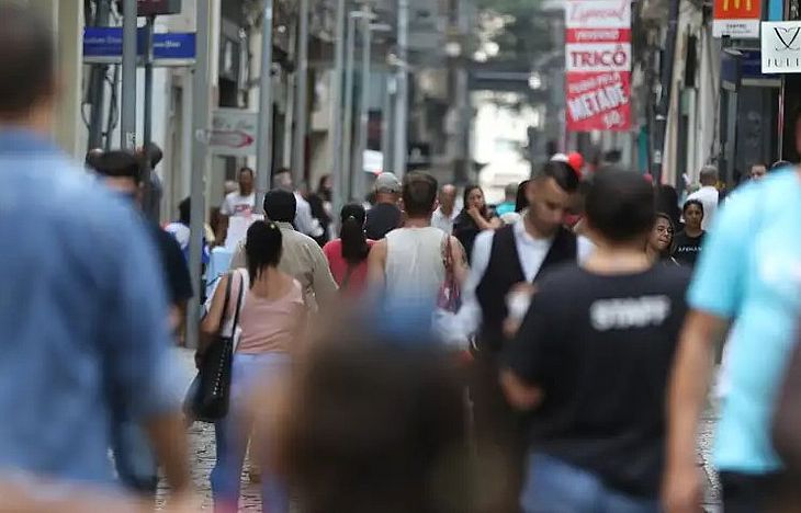 Brasileiro vê piora na economia, na inflação e no desemprego, mostra  Datafolha - TNH1
