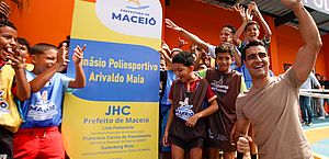JHC entrega ginásio Arivaldo Maia totalmente reformado, no Jacintinho 