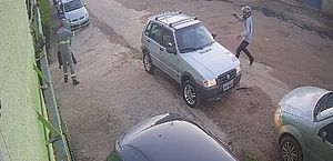 Vídeo: motorista tem carro roubado em Maceió após assaltante apontar arma para ele