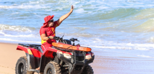 Bombeiros salvam dois turistas vítimas de afogamento na Praia do Francês