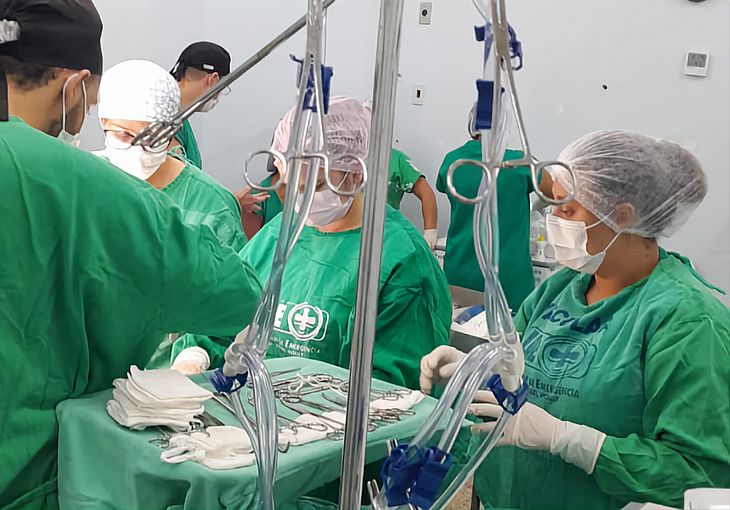 Equipe do HEA realiza a captação do fígado doado pela família do paciente que teve morte encefálica