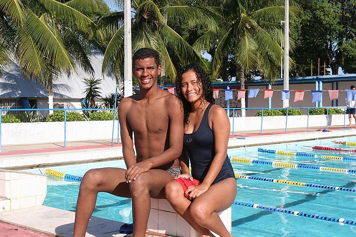 Abraão e Estephany fazem parte das seleções masculina e feminina de natação de Alagoas