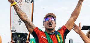 Ítalo Ferreira é campeão de surfe em Saquarema e entra no top 5 da WSL; vídeos