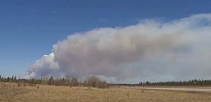 Incêndios florestais expulsam milhares de casa no Canadá