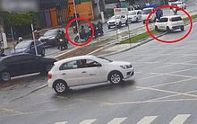 Câmera flagra perseguição no trânsito que teve invasão de ciclovia, na Fernandes Lima