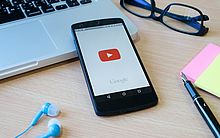 YouTube demitirá 100 funcionários; Google também diz que cortes devem continuar neste ano