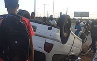 Idoso é vítima de acidente com capotamento de carro na parte alta de Maceió