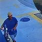 Vídeo: homem invade prédio para furtar bicicleta, em Ponta Verde