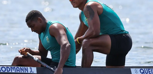 Isaquias Queiroz e Jacky Godmann alcançam a oitava colocação na final do C2 500m