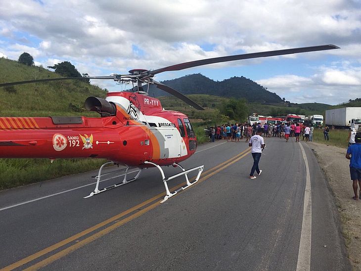 Helicoptero do Samu foi acionado para fazer o resgaste das vítimas