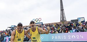 André e George largam com boa vitória sobre dupla marroquina no vôlei de praia em Paris-2024