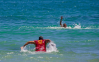 Guarda-vidas salvam pai e filho de afogamento na Praia do Francês