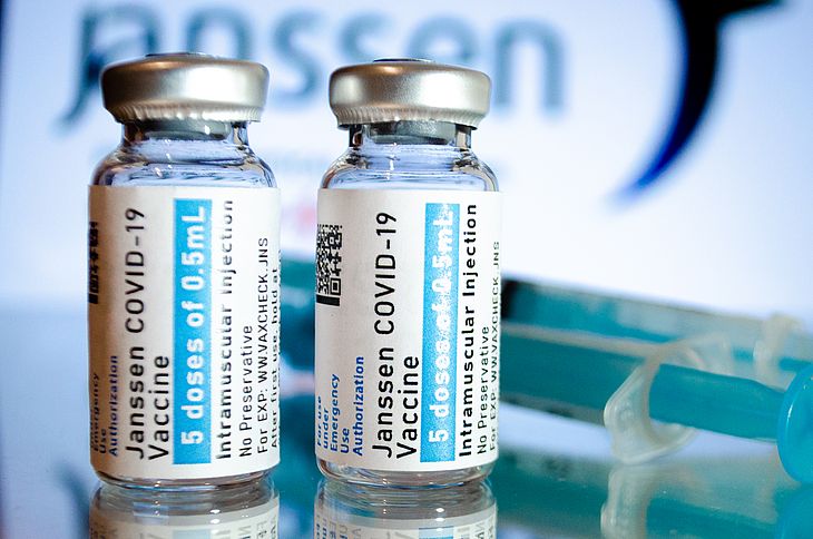 Vacina da Janssen possui esquema de uma dose e está autorizada para uso emergencial no Brasil