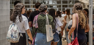 Sete a cada dez estudantes usam IA na rotina de estudos